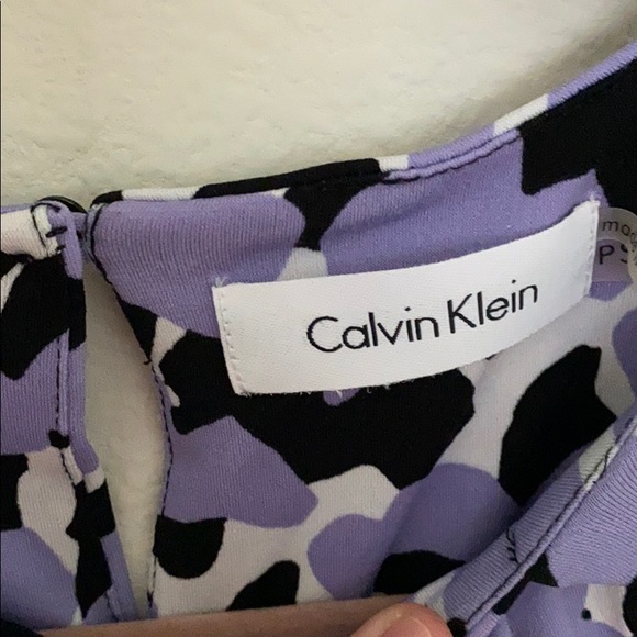 Calvin Klein purple top - Picture 3 of 3